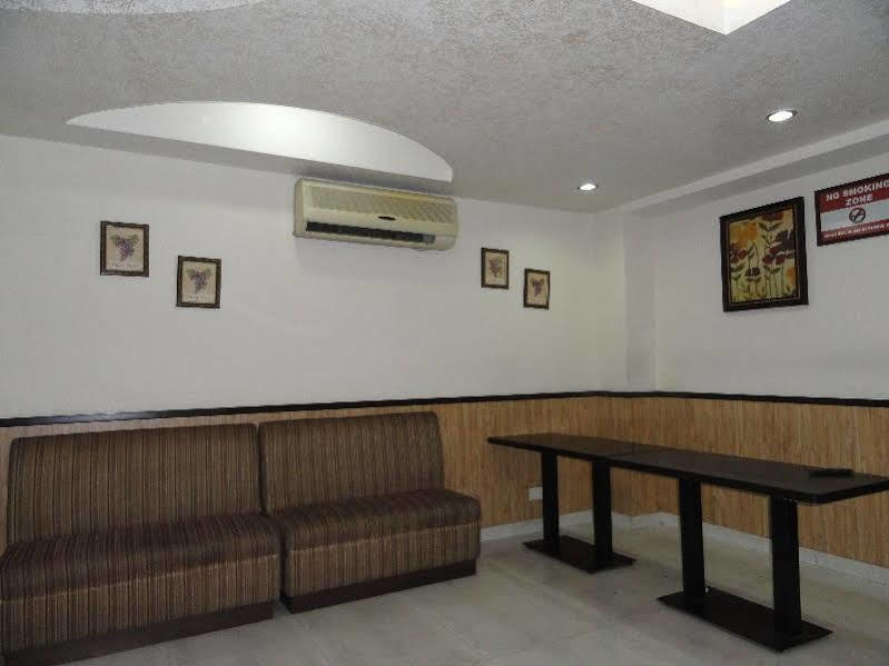 Hotel Orbit 34 Chandīgarh Exterior foto